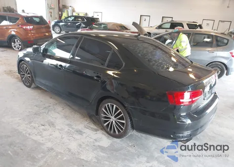 2015 Volkswagen Jetta 1.8T Sport z USA, uszkodzony, nr VIN 3VWD17AJ7FM415950